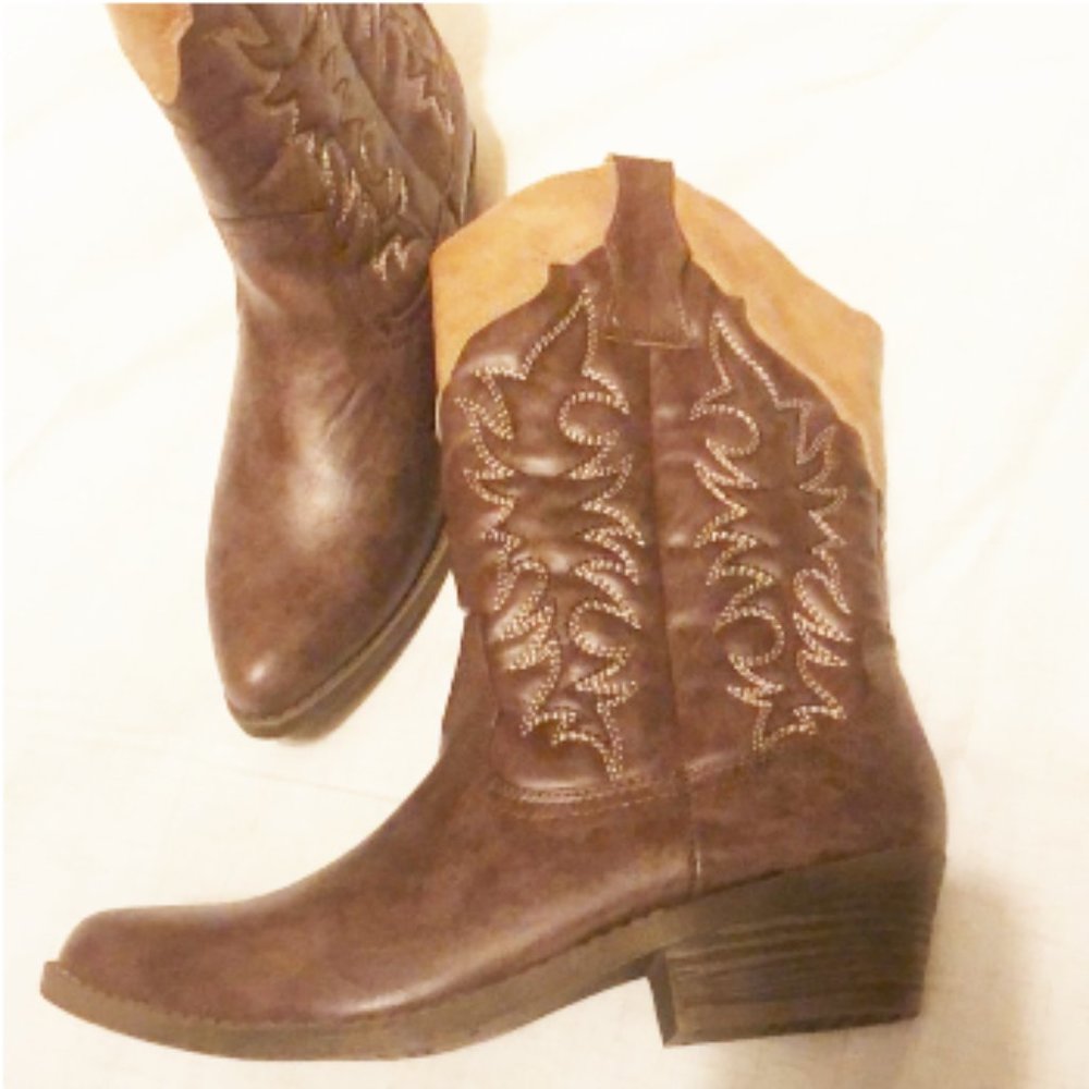 Boots womens new size 8.5M brown Cowboy man made materials